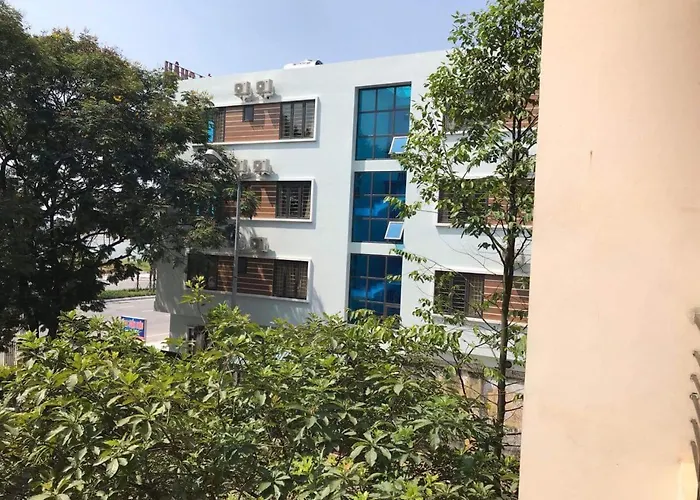 Gate Tuan Chau Hotel